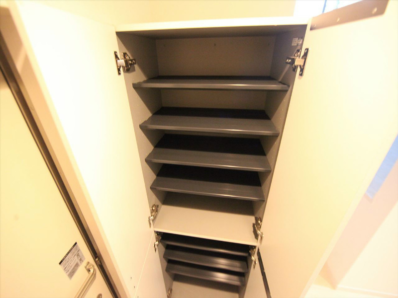 玄関　玄関　シューズボックス付（収納充実してます）