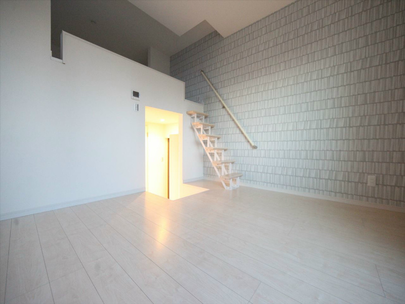 居室・リビング　洋室6.3帖　上階ロフト室6.1帖（収納・部屋でも使えます）