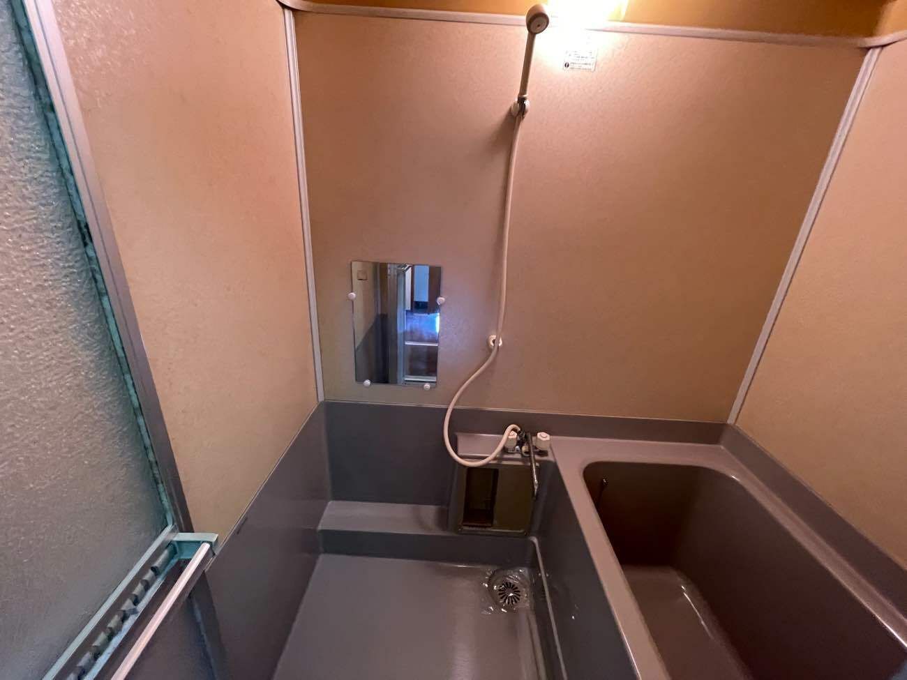 バス・シャワールーム　同建物別部屋現況優先