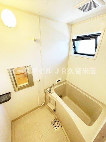 バス・シャワールーム　コンパクトで使いやすいお風呂です