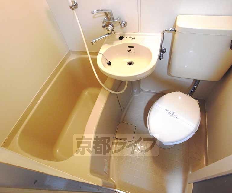 バス・シャワールーム　３点ユニットバスですね！