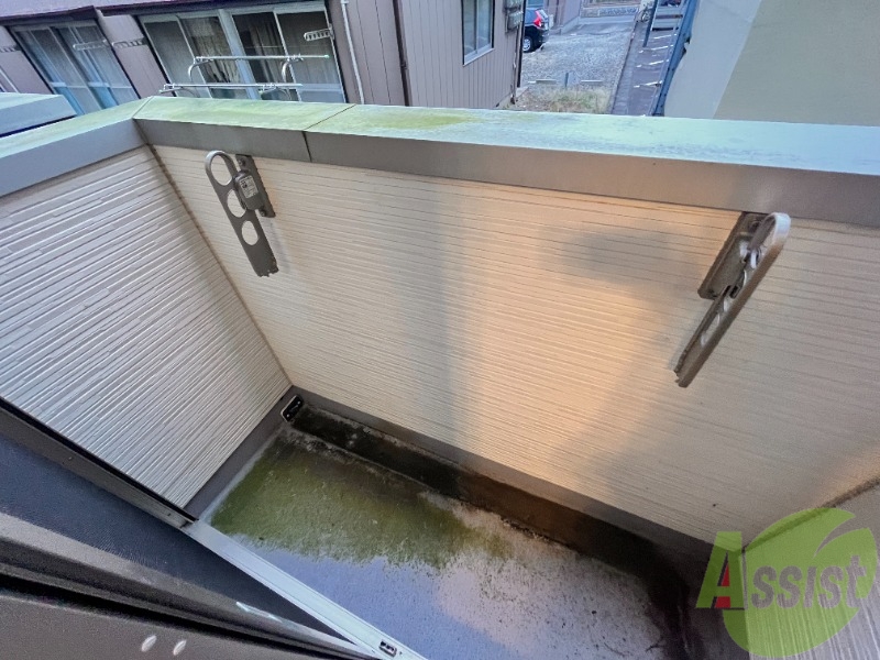 バルコニー　バルコニーはこちらです。長さも幅も丁度いい広さですね。