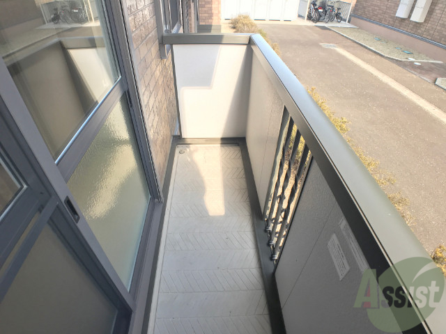 バルコニー　お天気のいい日はバルコニーで洗濯物も干せますよ。