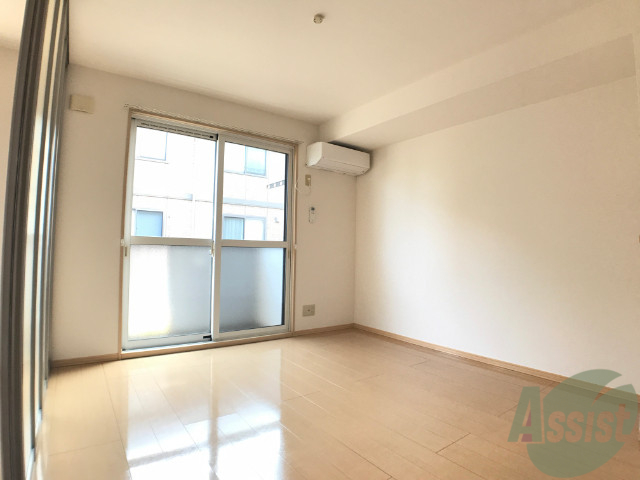 居室・リビング　明るい光が差し込む素敵なお部屋ですね～。