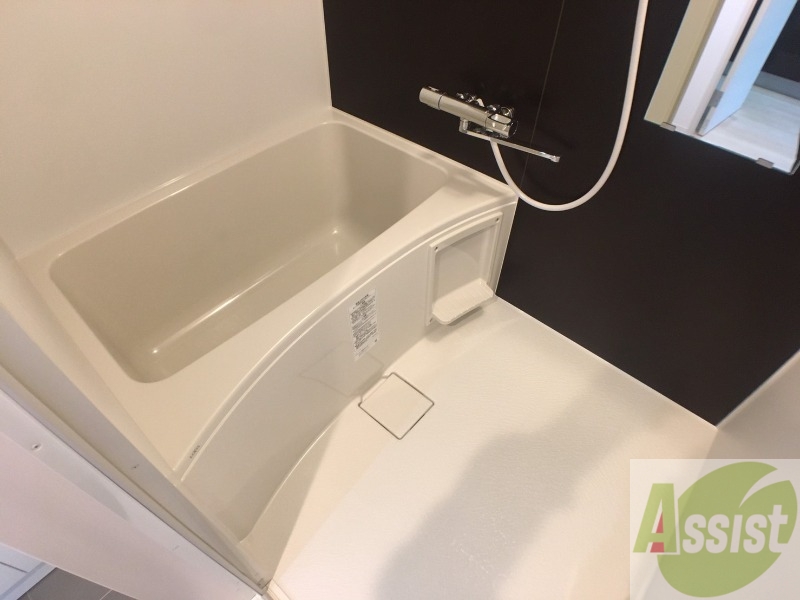 バス・シャワールーム　お風呂になります。一日の疲れを癒してくださいね。