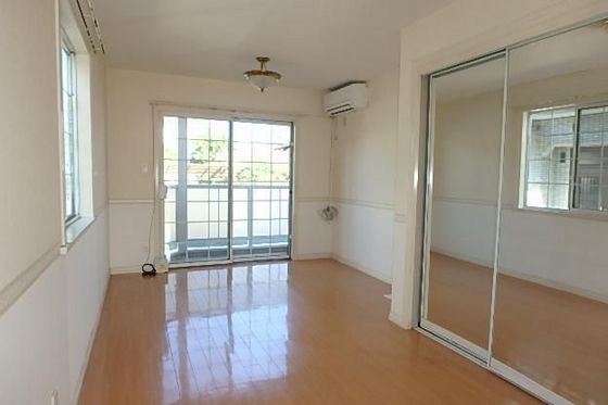 居室・リビング　※他号室の写真です。