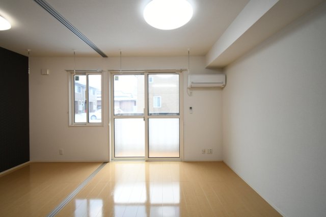 居室・リビング　こちらのリビングで趣味の時間をお楽しみください