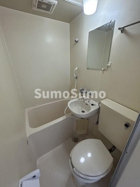 バス・シャワールーム　落ち着いた空間のお風呂です