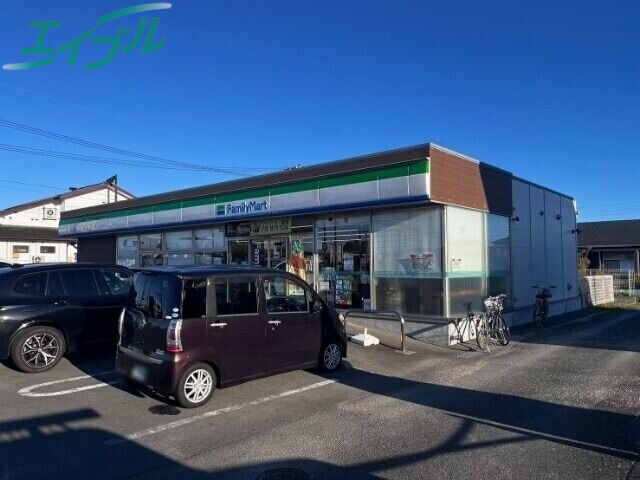 コンビニ　ファミリーマート伊勢上地店（コンビニ）まで404m