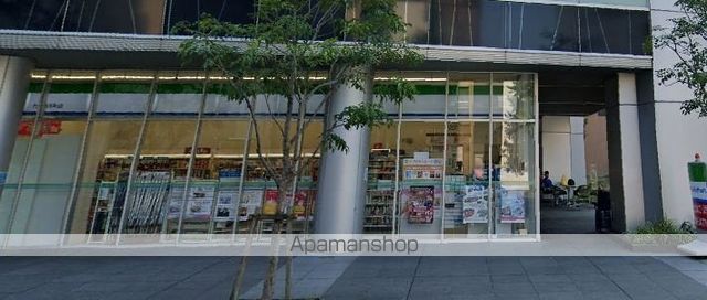 コンビニ　ファミリーマート（コンビニ）まで389m