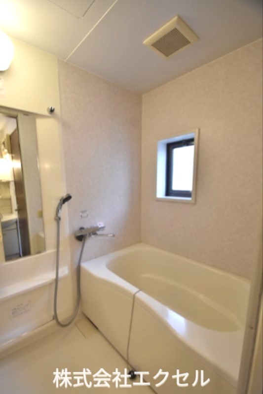 バス・シャワールーム　追い焚き機能付きです。
