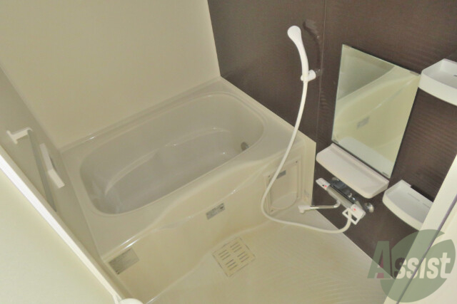 バス・シャワールーム　追い焚き機能付きの浴室で疲れを癒してください。