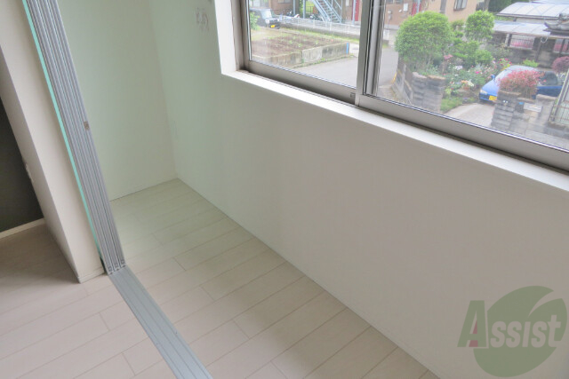 バルコニー　インナーテラスです。洗濯物を干すのはこちらにどうぞ。