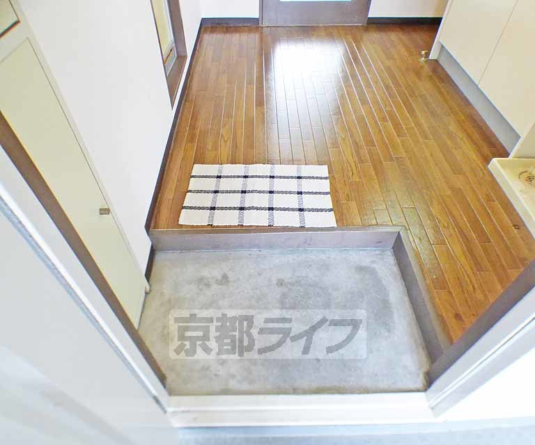玄関　段差が低くて上がりやすい玄関です。