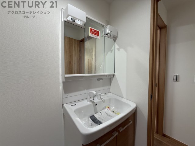 洗面設備　室内に洗濯機置き場があります