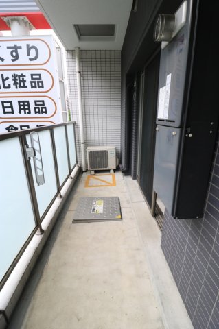 バルコニー　暖かな日差しのふりそそぐバルコニー