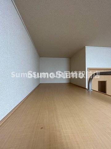 その他部屋・スペース　落ち着いた色調の寝室です