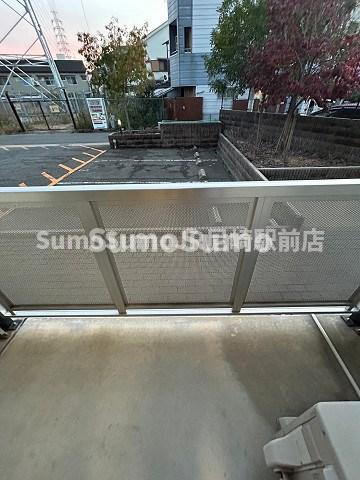 バルコニー　暖かな日差しのふりそそぐバルコニー