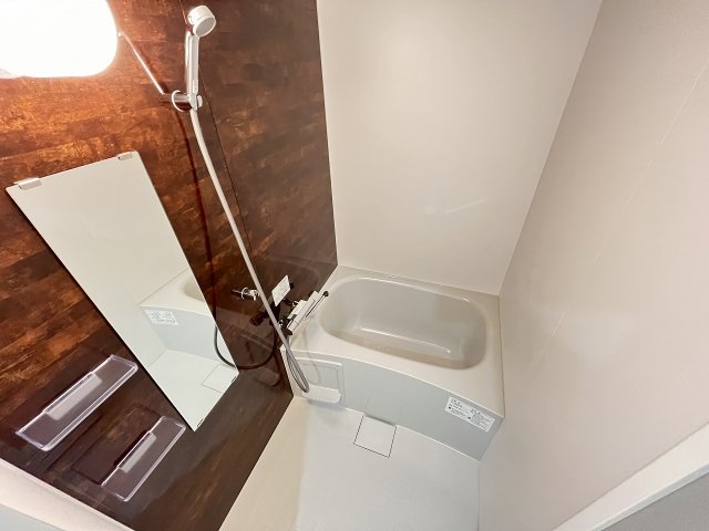 バス・シャワールーム　落ち着いた空間のお風呂です