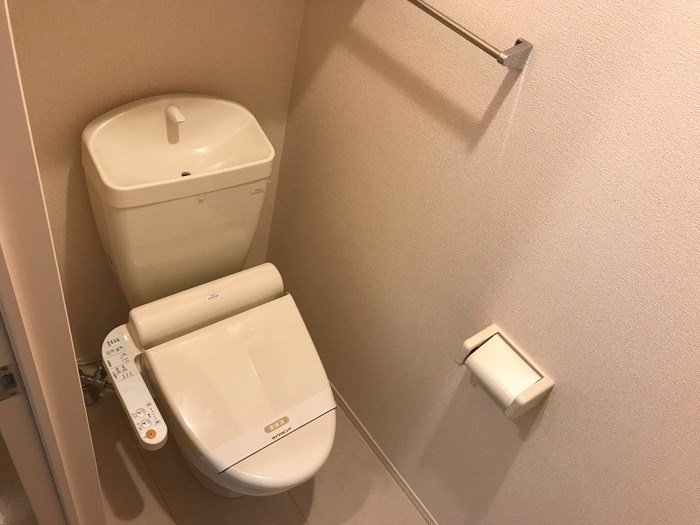 トイレ　温水洗浄便座