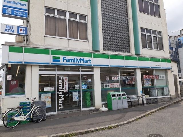 コンビニ　ファミリーマート 富野荘駅前店（コンビニ）まで250m
