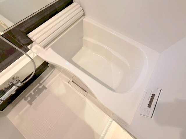 バス・シャワールーム　広めのお風呂は一日の疲れを癒してくれます。