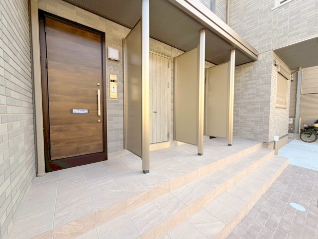 エントランス　ゆとりのあるエントランスです