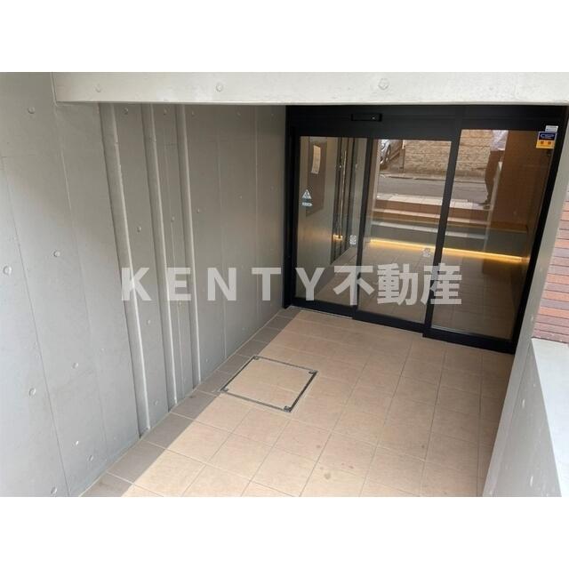 エントランス　落ち着いたエントランスです