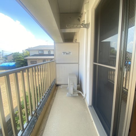 バルコニー　※写真は別号室のものですので現状優先とさせていただきます