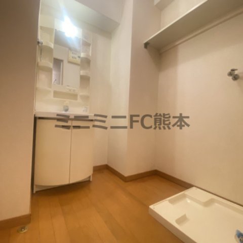 洗面設備　※写真は別号室のものですので現状優先とさせていただきます