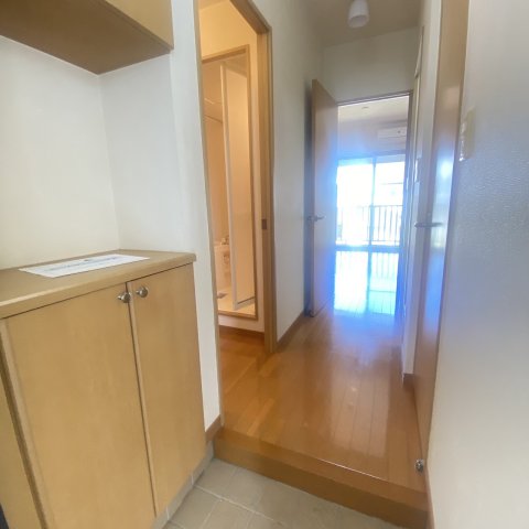 玄関　※写真は別号室のものですので現状優先とさせていただきます