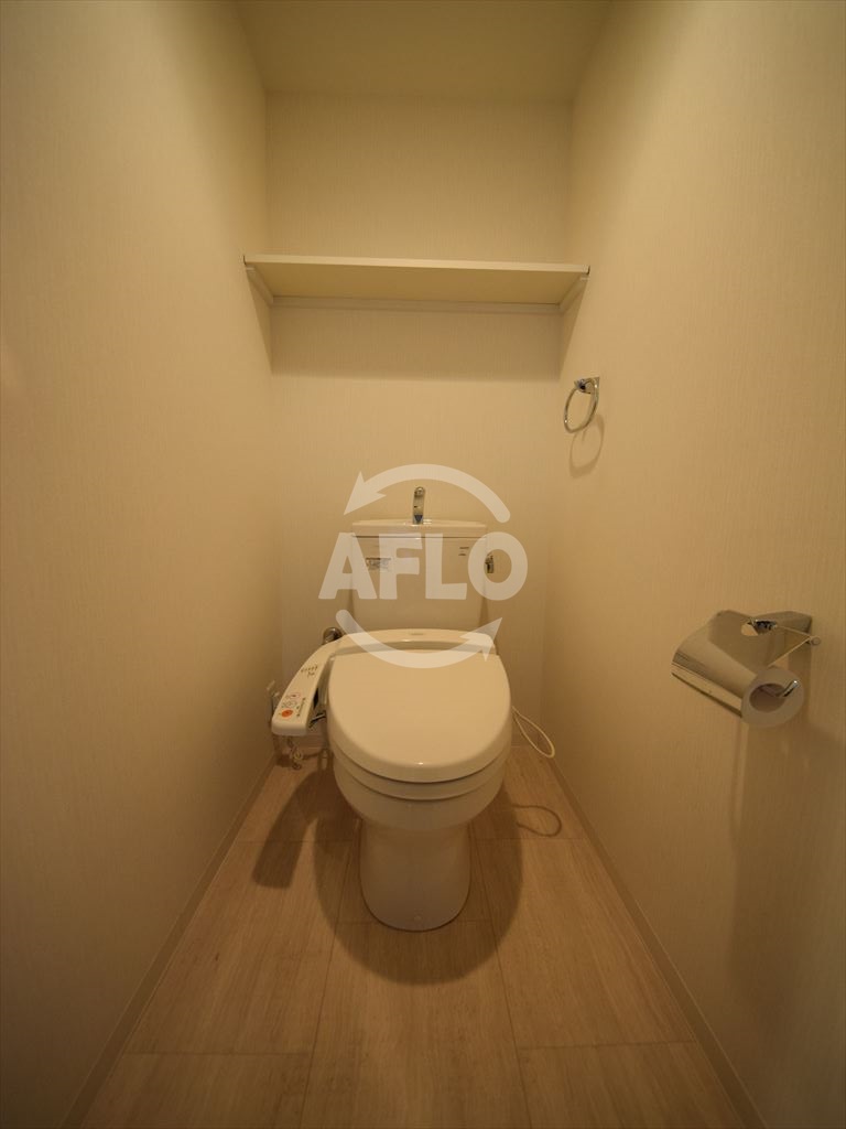 トイレ　船場ミッドキューブ　温水洗浄便座