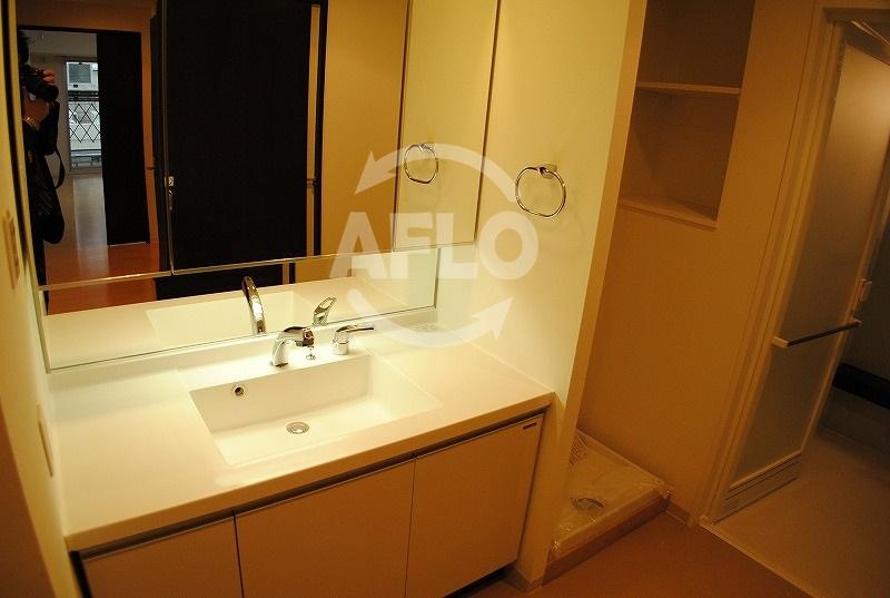 洗面設備　船場ミッドキューブ　独立洗面台