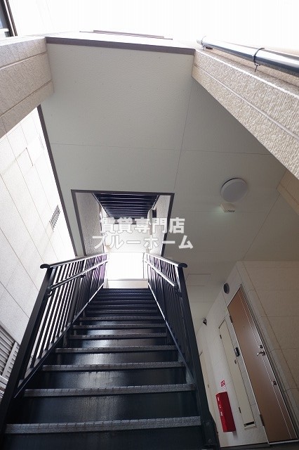 建物外観　落ち着いた色合いの外観です！