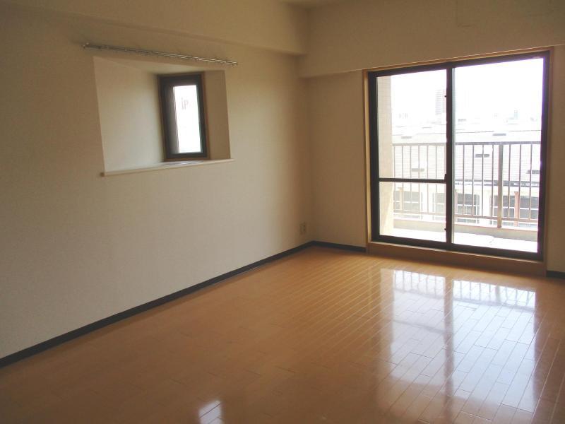 居室・リビング　ＬＤはお洒落な三角出窓があり、二面採光で明るです。