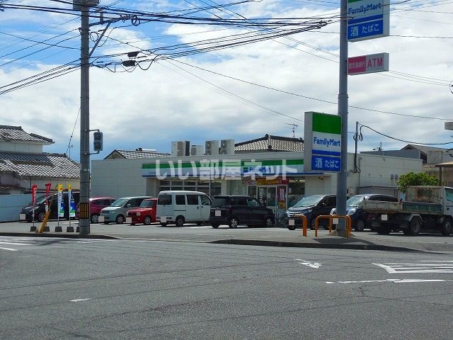 コンビニ　ファミリーマート 桜ヶ丘五丁目店（コンビニ）まで162m