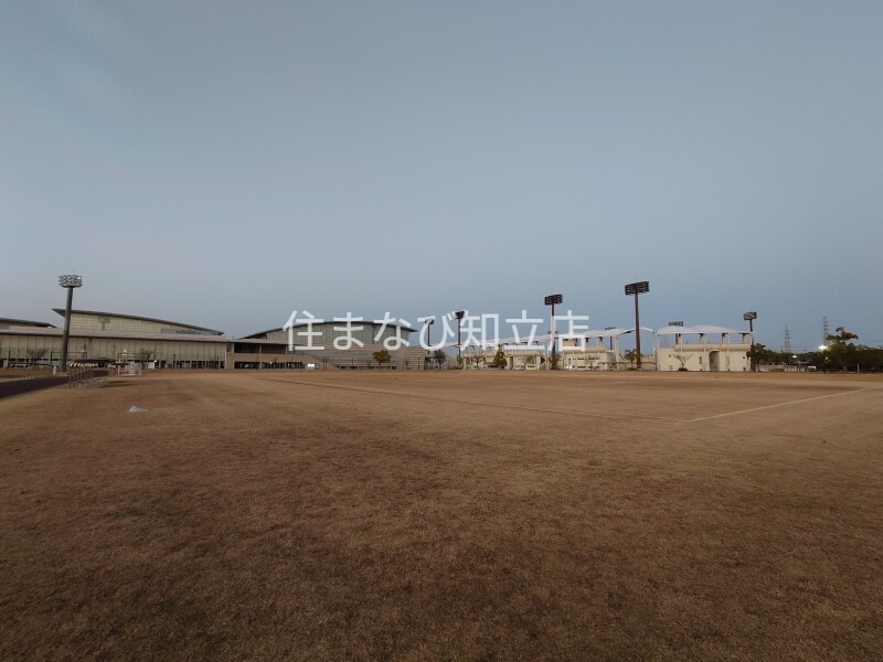 公園　刈谷市総合運動公園（公園）まで356m