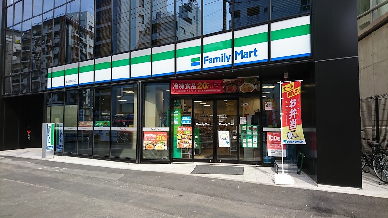 コンビニ　ファミリーマート北参道駅前店（コンビニ）まで267m