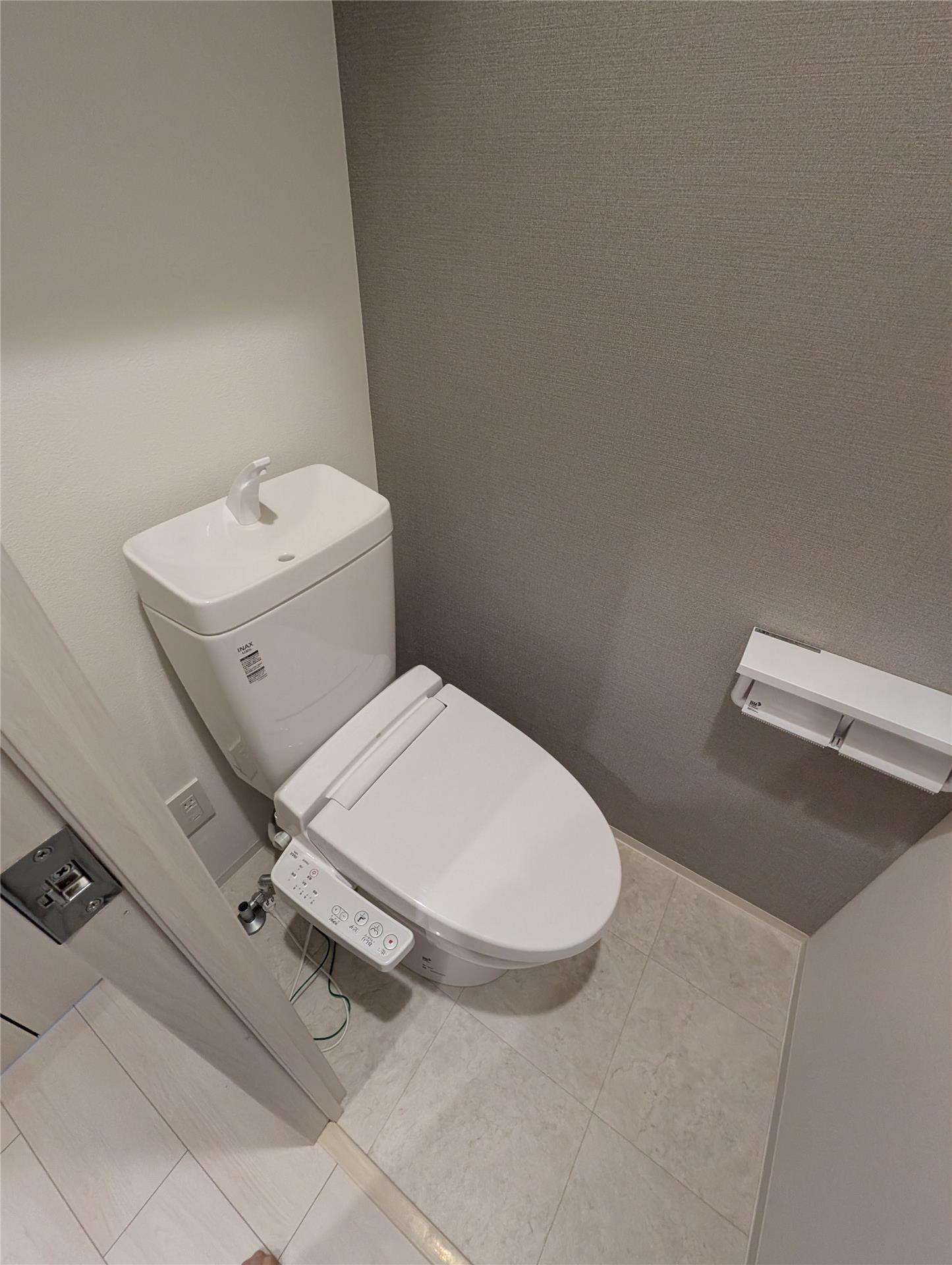 トイレ　写真は同タイプの別部屋です。