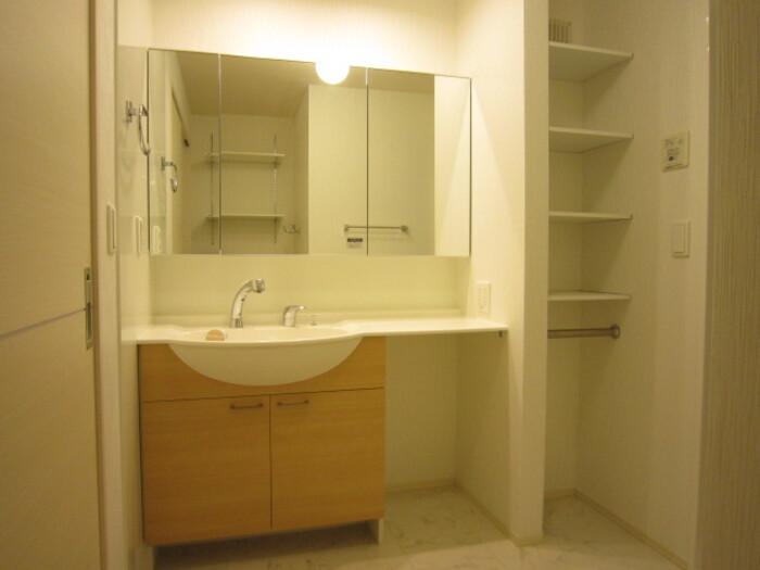 洗面設備　洗髪洗面化粧台