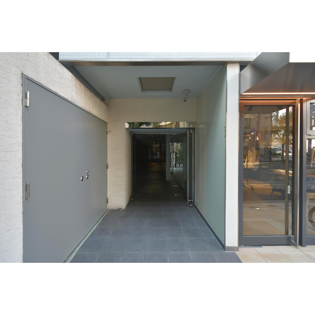 エントランス　建物の内部です