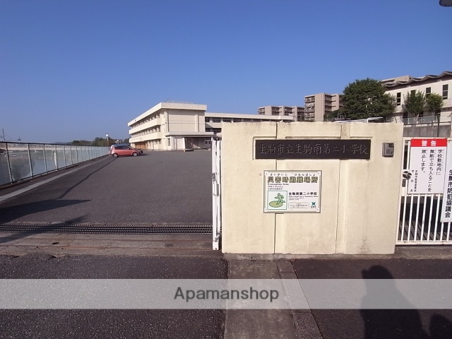 小学校　生駒市立生駒南第二小学校（小学校）まで1100m