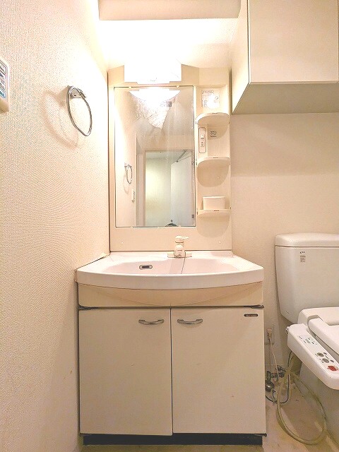 洗面設備　※別部屋の参考写真です。