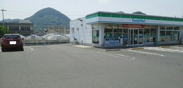 その他　ファミリーマートさんまで550m