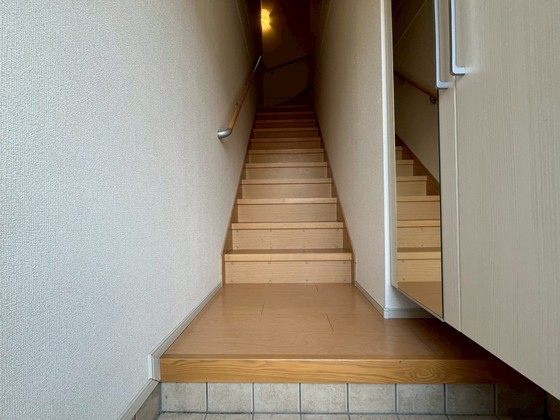 玄関　※別号室の写真です