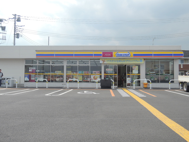 コンビニ　ミニストップ三郷幸房店（コンビニ）まで915m