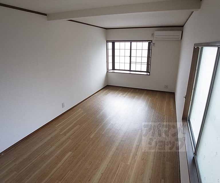 居室・リビング　広々した室内