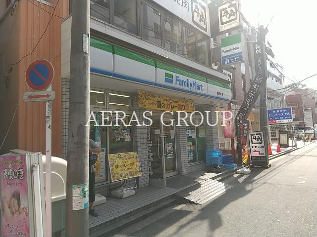 コンビニ　ファミリーマート鶴見西口店（コンビニ）まで185m