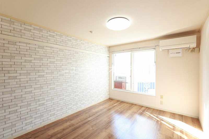 その他部屋・スペース　レンガ調のアクセントクロスがおしゃれですね！