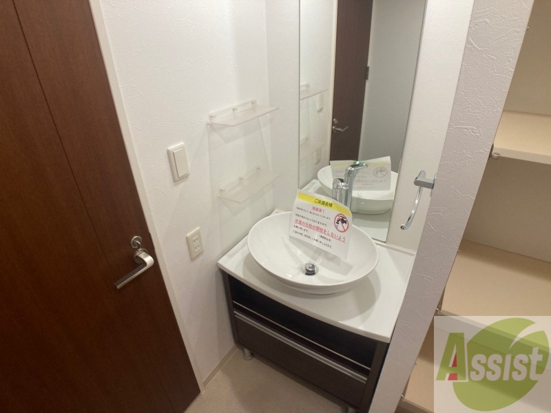 洗面設備　こちらに洗面台があります。朝の洗顔はこちらで。